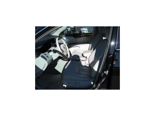 Black Toyota Avalon 2010. Model: Used Toyota Avalon for
