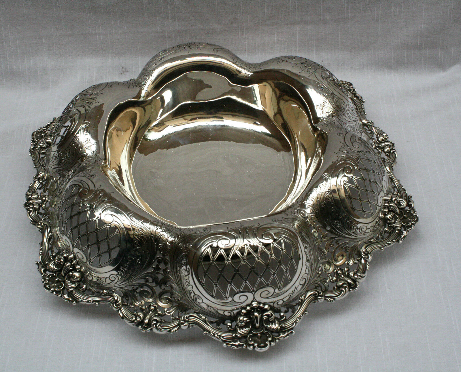 MAGNIFICENT 1900 REPOSE STERLING  LARGE CENTER PIECE BY WRIGHTHK