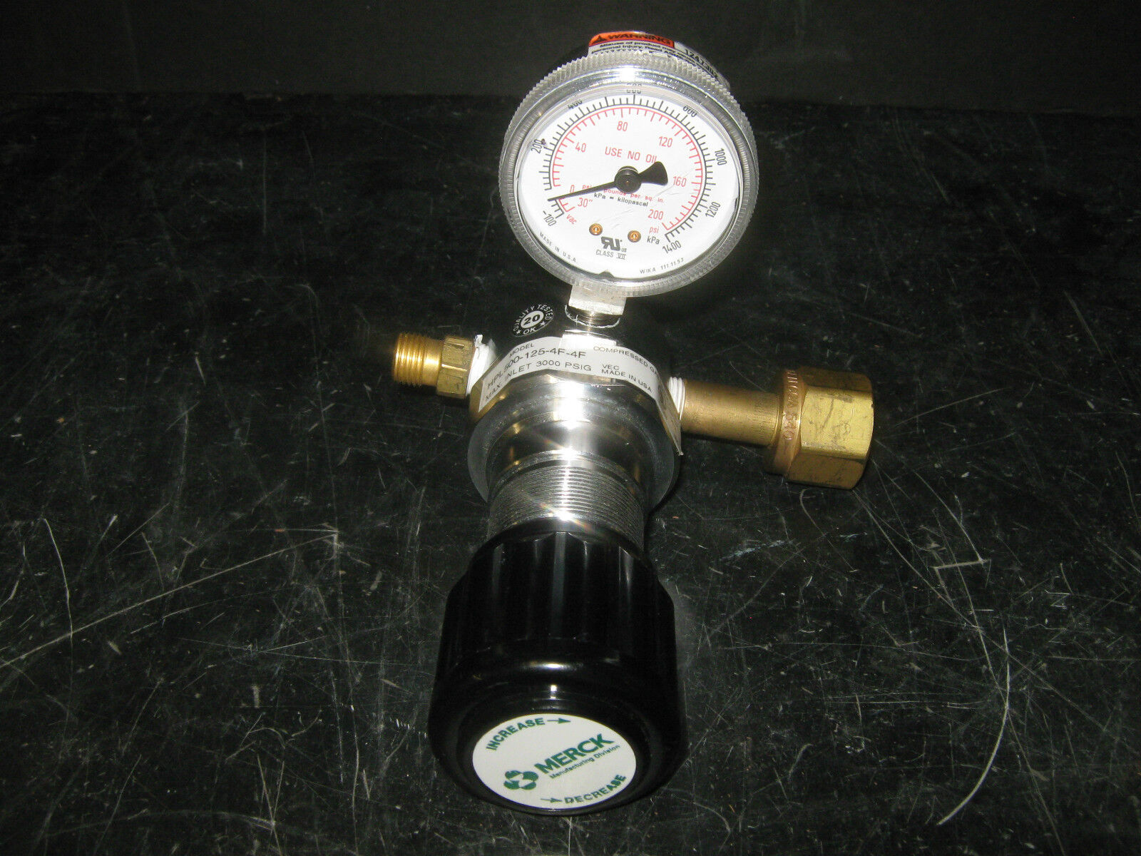 VEC HPL 500-125-4F-4F SINGLE GAUGE COMPRESSED GAS REGULATOR