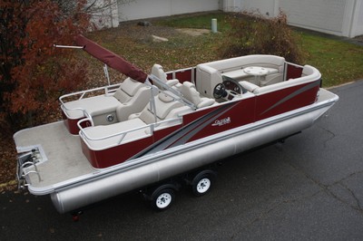 26 Tahoe TMLTZ RL -----Top of the line pontoon boat