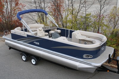26 Ft TMLT Entertainer pontoon boat