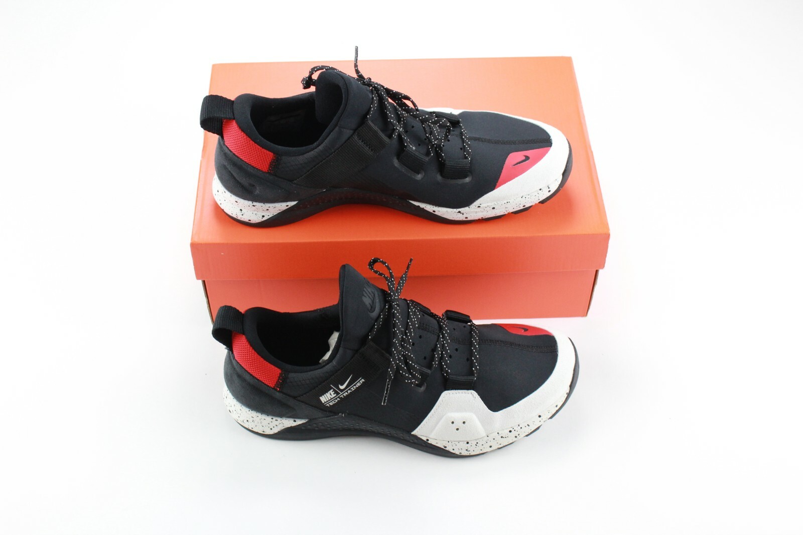 nike tech trainer black red
