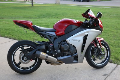 2008 Cbr1000rr Dark Red silver Low Milage Ready For Fun