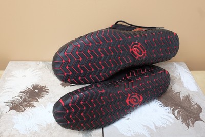 asics aggressor red black gold