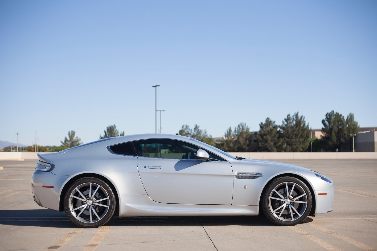 Image 6 of 2010 Aston Martin Vantage…