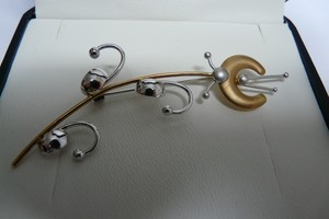 ... -ITALIAN-18ct-YELLOW-WHITE-GOLD-FLOWER-PIN-BROOCH-5-0grams-Not-Scrap