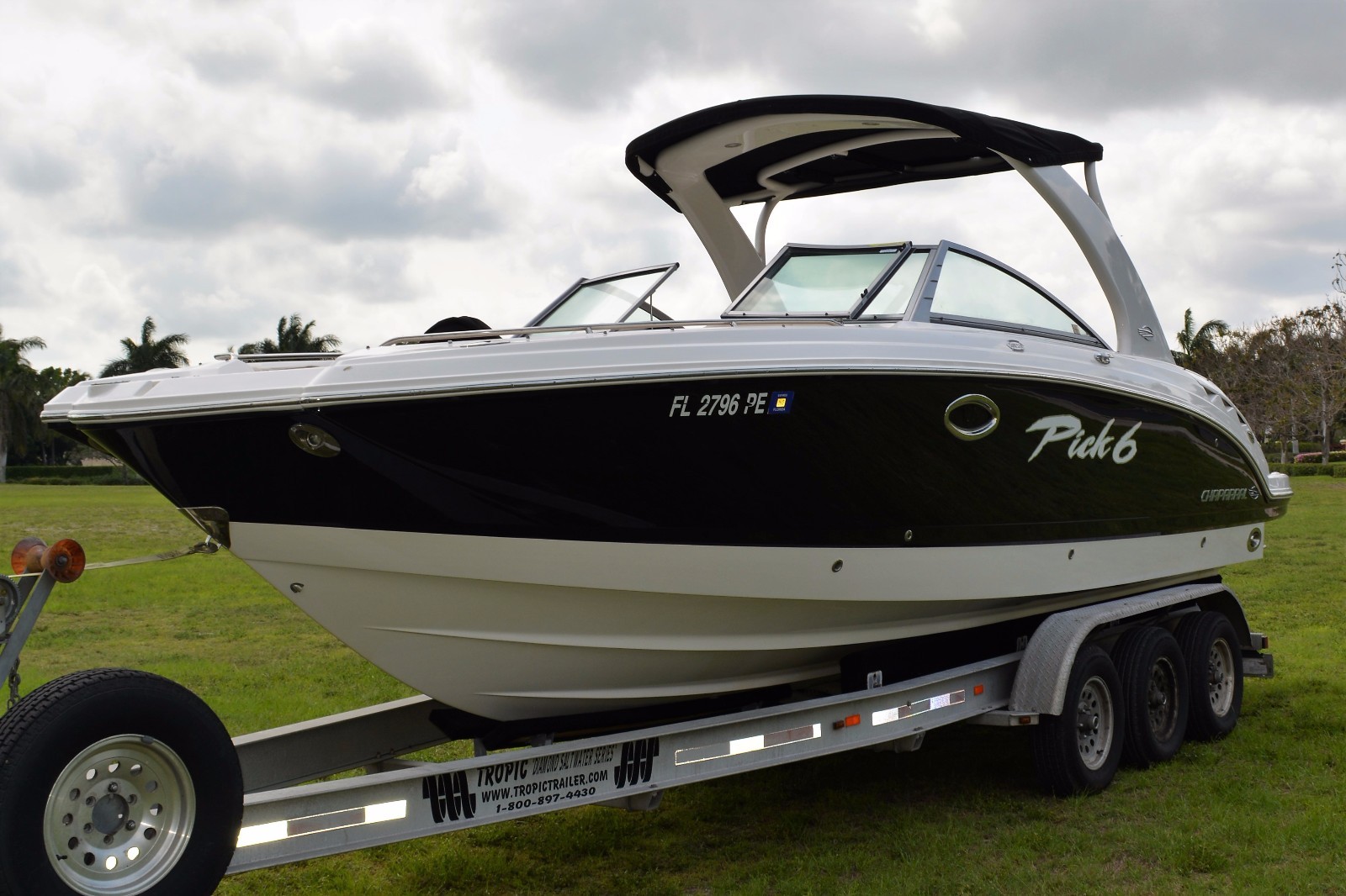 2011 Chaparral 284 Sunesta with 400-hp Volvo Penta 8.1 Gi Deckboat