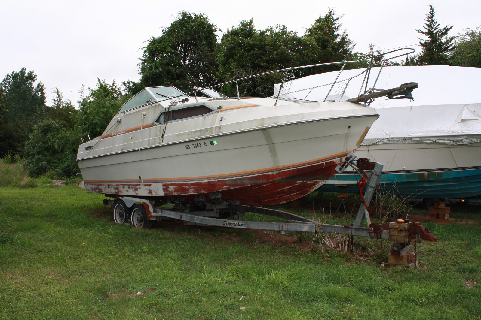 198? Bayliner with engine outdrive and galvanized trailer No RESERVE READ!!