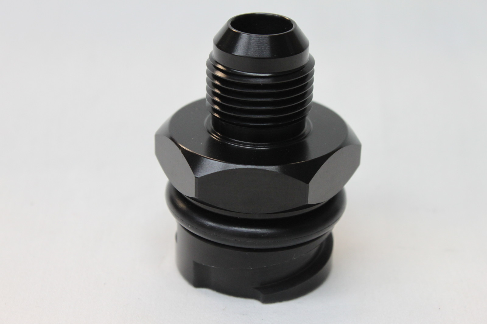 LS 10 AN valve cover breather adapter