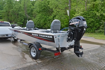 BASS TRACKER 16 PANFISH STICK STEER UNDER 10 HOURS
