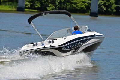 TAHOE Q-5i FISH+SKI 220 HP.....ONLY 40 HOURS