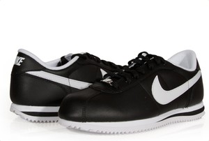 nike cortez negros con blanco