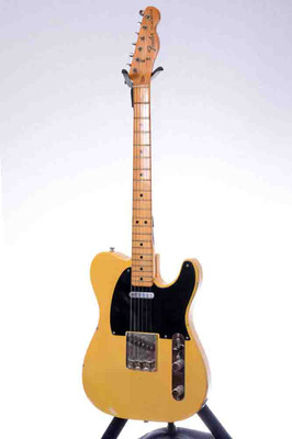 1972-blonde-fender-telecaster-with-hard-shell-case
