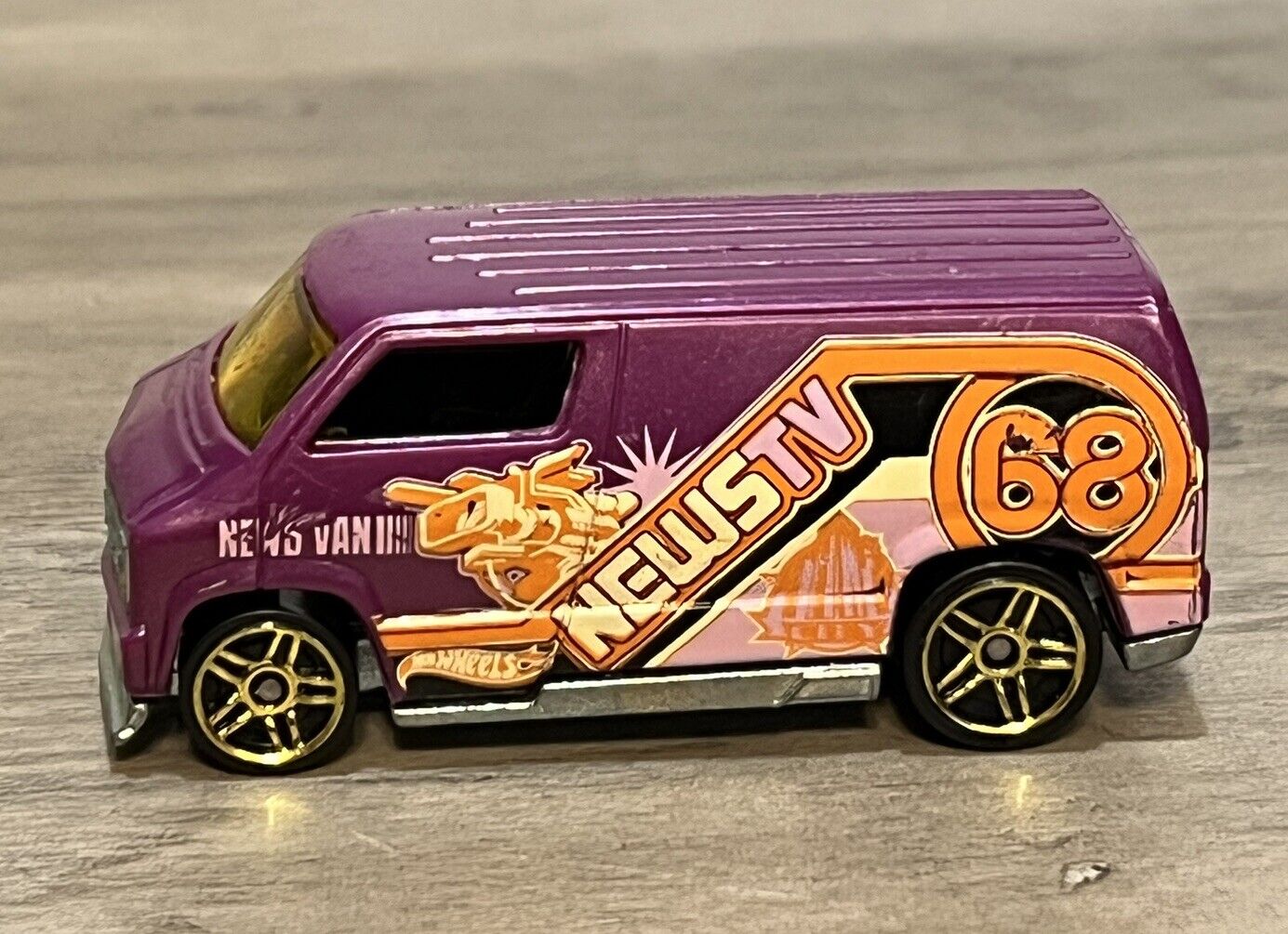 2012 Hot Wheels Custom '77 Dodge Van News TV Solid Roof Pink Purple City Works