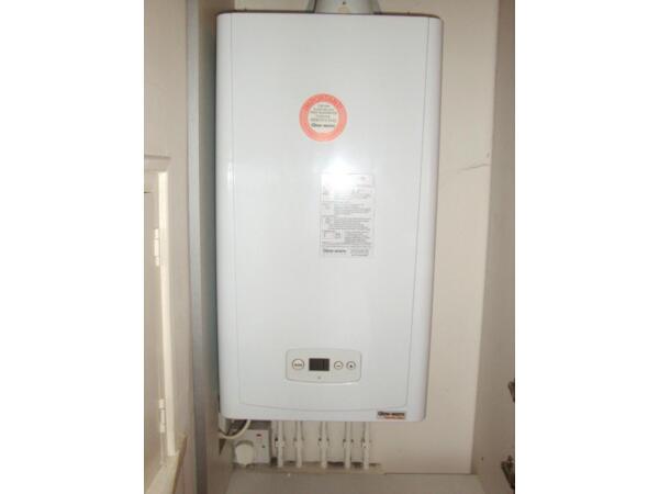GLOW WORM FLEXICOM 30 CX HIGH EFFICIENCY CONDENSING SYSTEM COMBINATION BOILER Guildford Picture 1