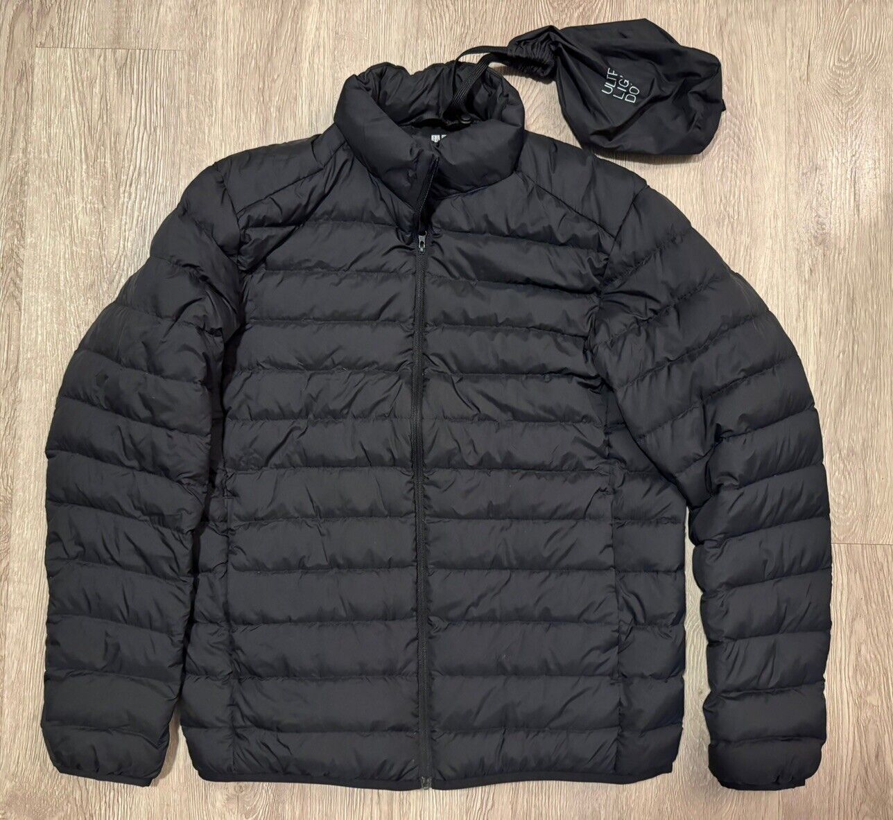 Men’s Uniqlo Ultra Light Packable Down Jacket Size Medium Black 