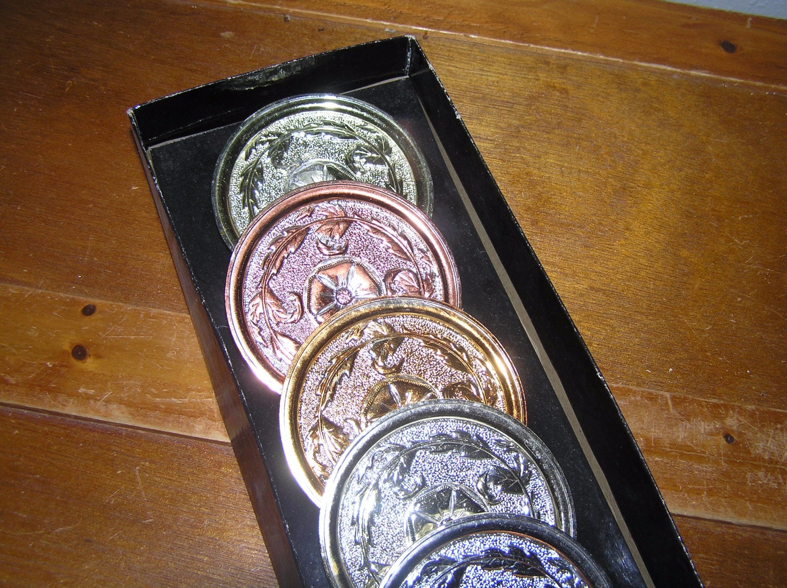 Vintage Lot of 6 Light Green Orange Pale Red Etched Poppy Flower Plastic Round