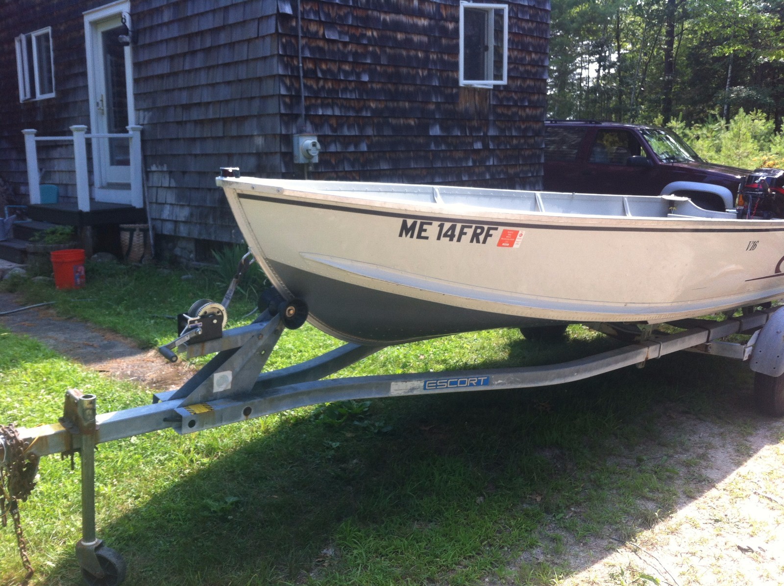 Alumacraft 16ft Boat with 25hp Mercury Outboard 4 stroke electric Like Lund