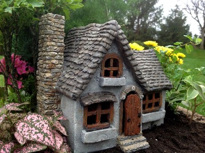 Daisy Manor w/ Hinged Door  Miniature ...