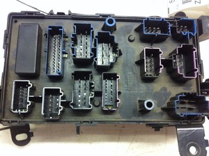 2005-2006-2007-F250-F350-6-0-Super-Duty-FUSE-Box-RELAY ... ford power distribution box fuses 