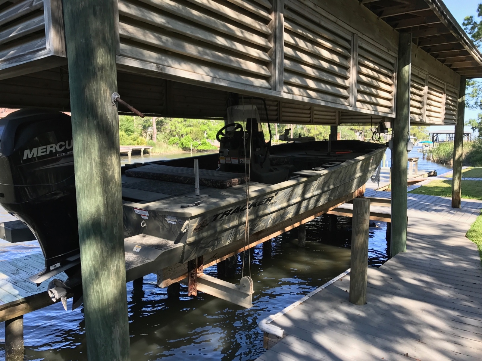 Tracker Grizzly 2072 Bay Boat