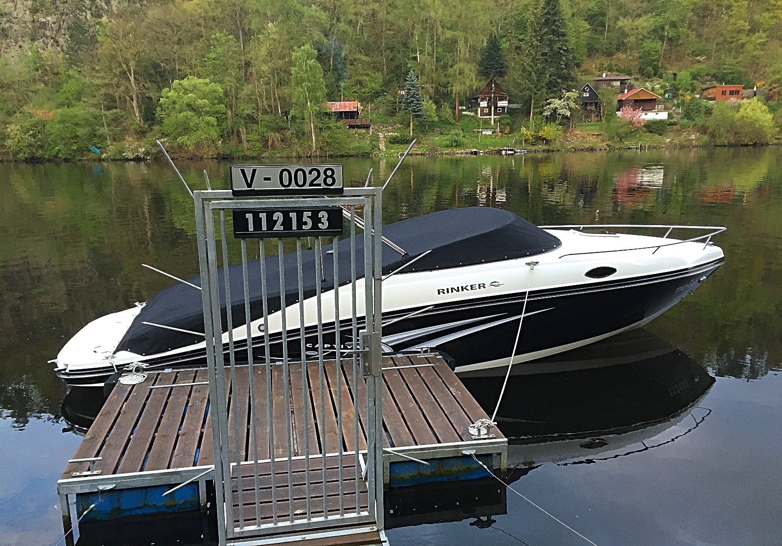 2012 RINKER CAPTIVA 246 CC CUDDY CABIN VOLVO PENTA DUOPROP 300HP 79 ENGINE HRS.