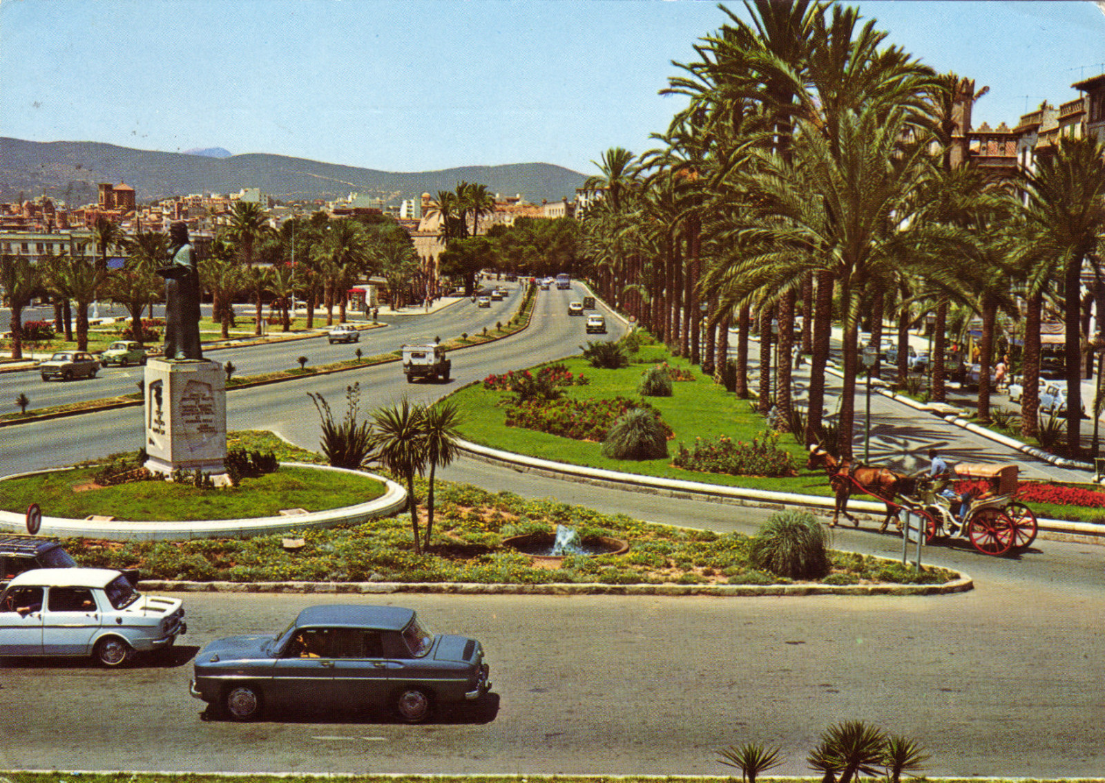 Image PALMA de MAJORQUE (Espagne) - Voitures SIMCA 1000, RENAULT 8 / Paseo de Sagrera Image PALMA de MAJORQUE (Espagne) - Voitures SIMCA 1000, RENAULT 8 / Paseo de Sagrera