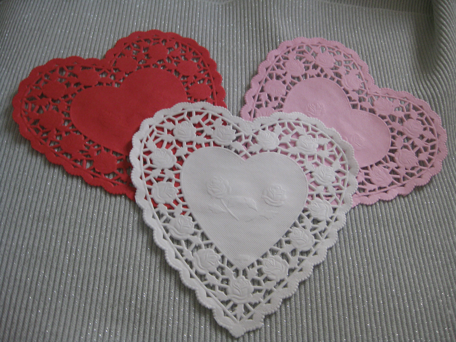"6 INCH HEART WHITE PAPER LACE DOILIES"