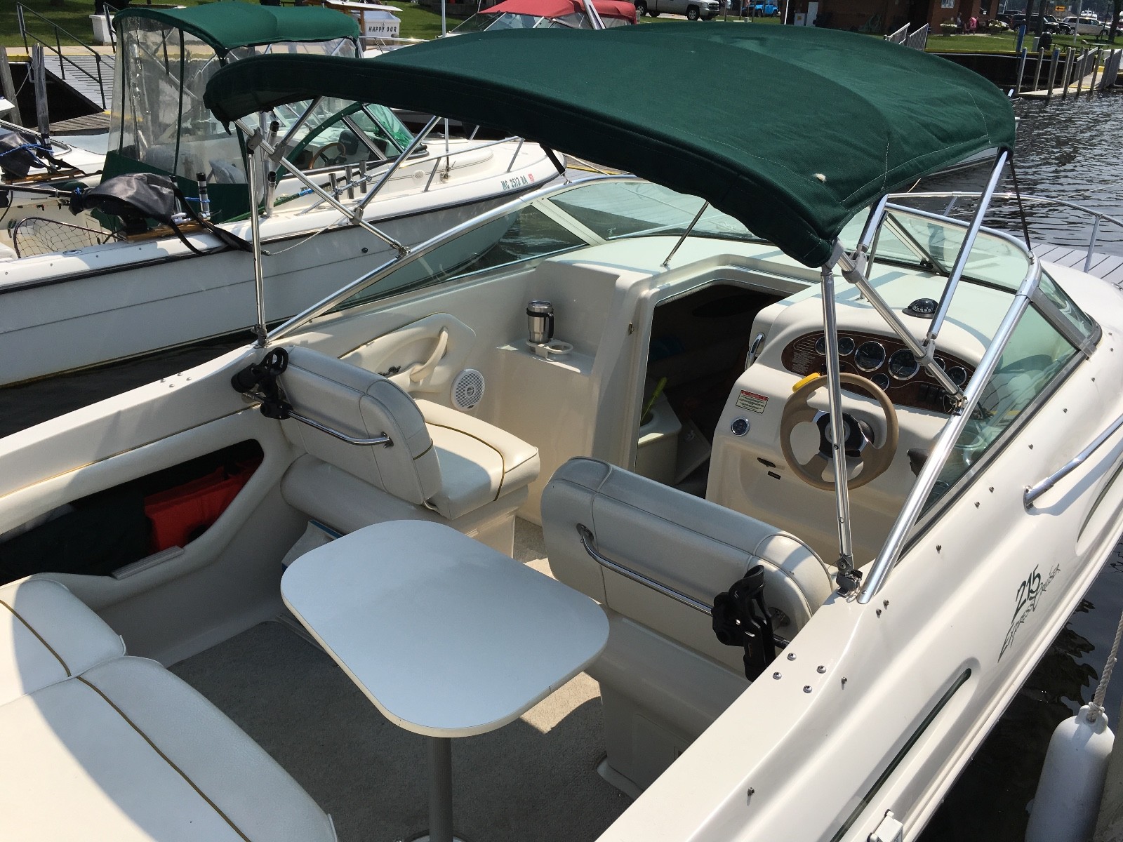 Sea Ray 21.5 Express Cruiser