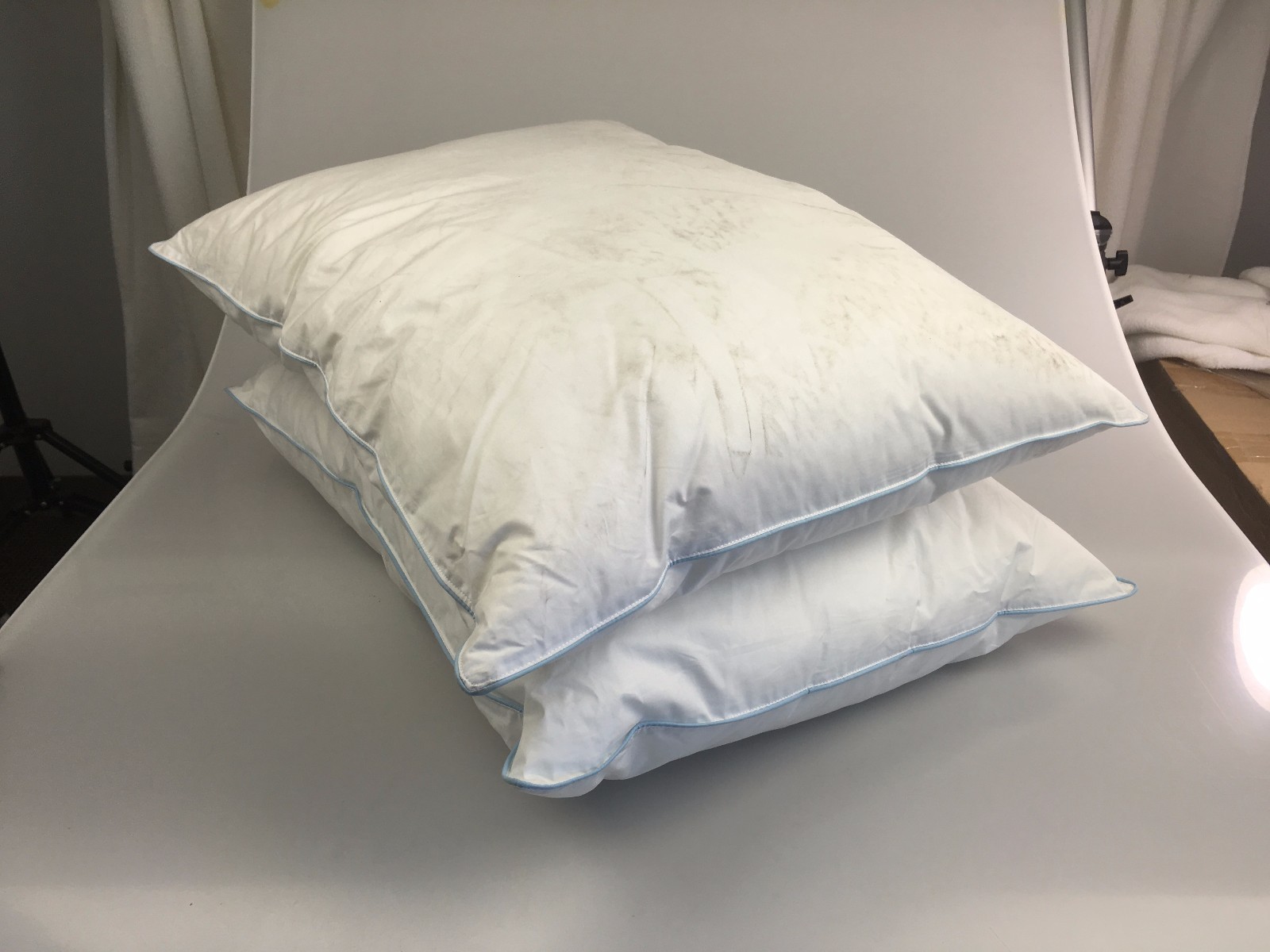 Upc 025521153684 2 Used Standard Polyester Pillows 20x26 In