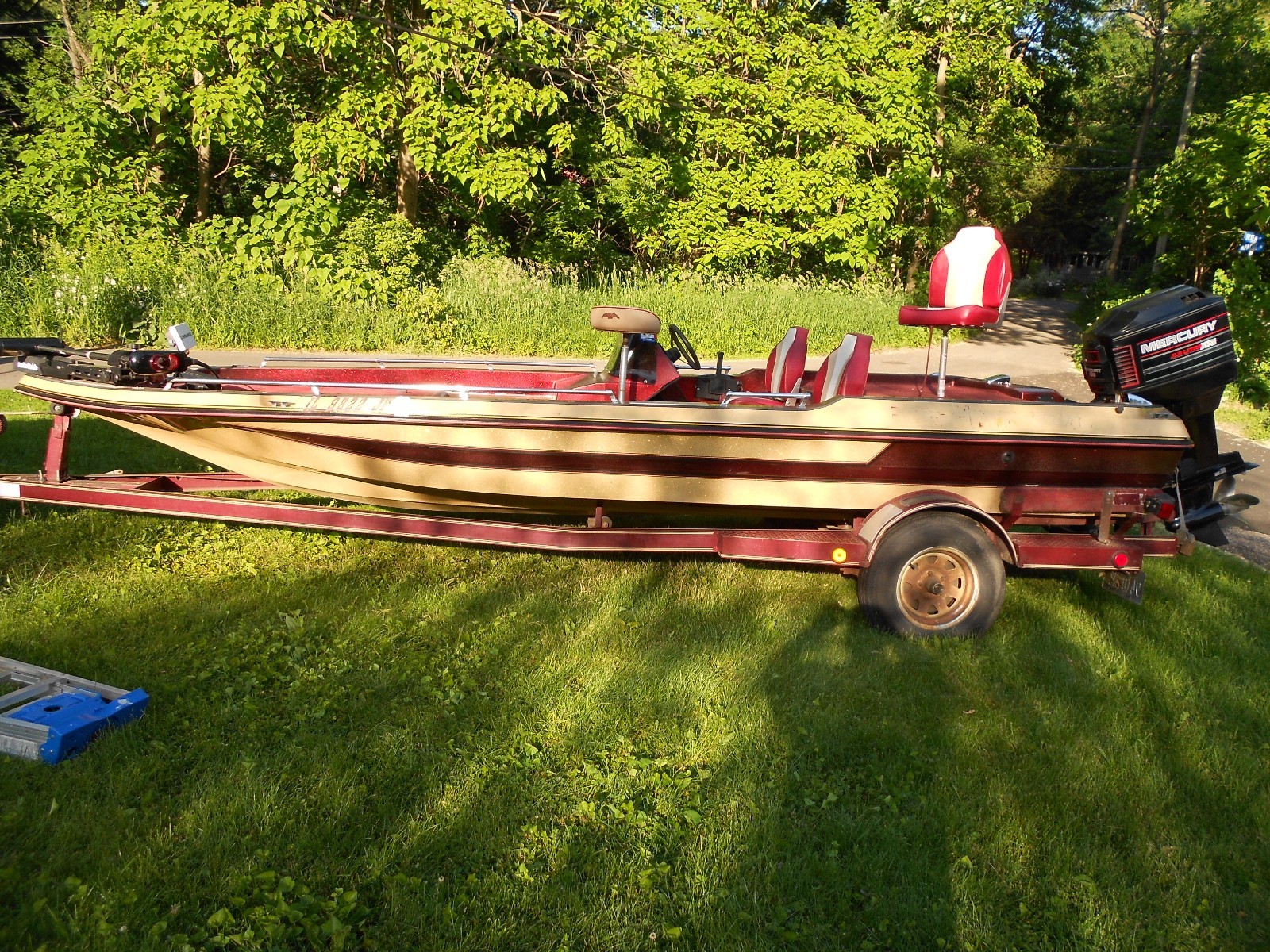 19.6 Bass Boat with a mercury 175ELPT motor very well equiped