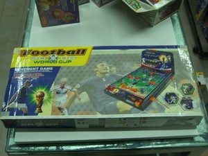 GAME SOCCER WORLD FOOTBALL vintage game 2006  CUP OPERATED soccer  BATTERY world  PINBALL cup VINTAGE