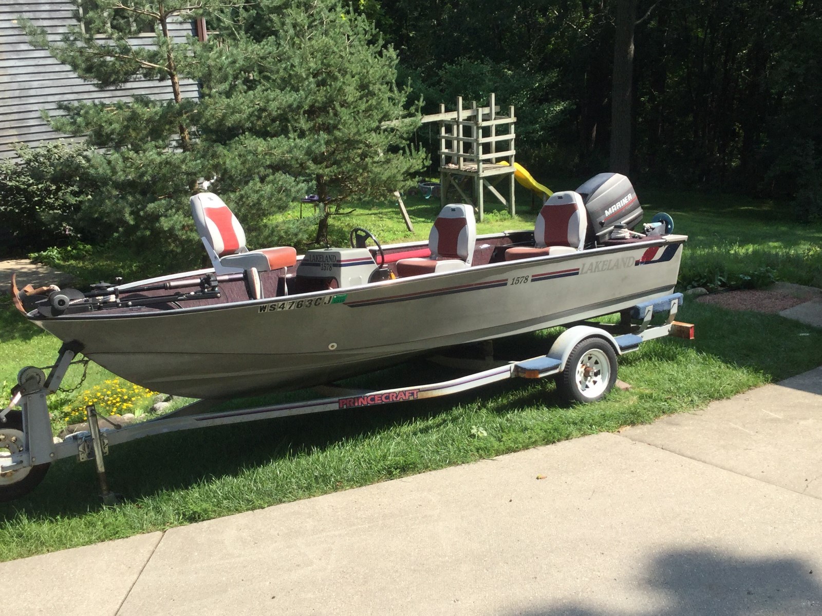 1990 Lakeland fiberglass Fishing Boat 15 FT w/Trailer & 40HP Mariner Magnum