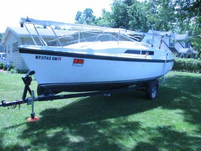 MacGregor 26D Sailboat