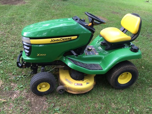 John Deere X300 Garden Tractor Lawn Mower ...