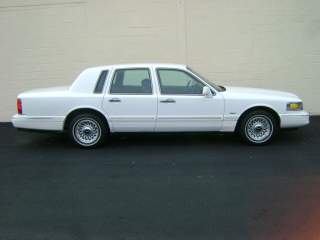 Image 1 of Lincoln: Town Car Executive…