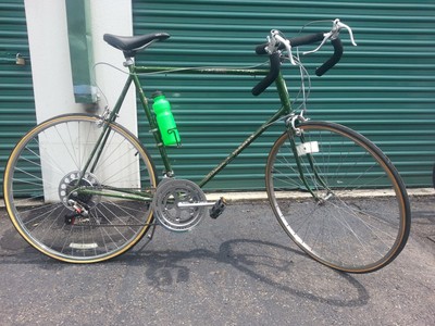 RESTORED 60's VINTAGE 27" 10 SPEED MEN'S SCHWINN VARSITY ROAD BIKE.