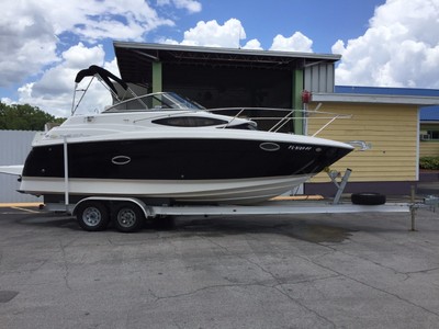 2011 Regal 2565 Window Express Cruiser