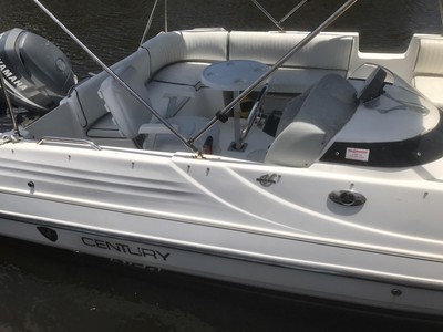 2002 Century 2160 Deck Boat 20 foot .9 "