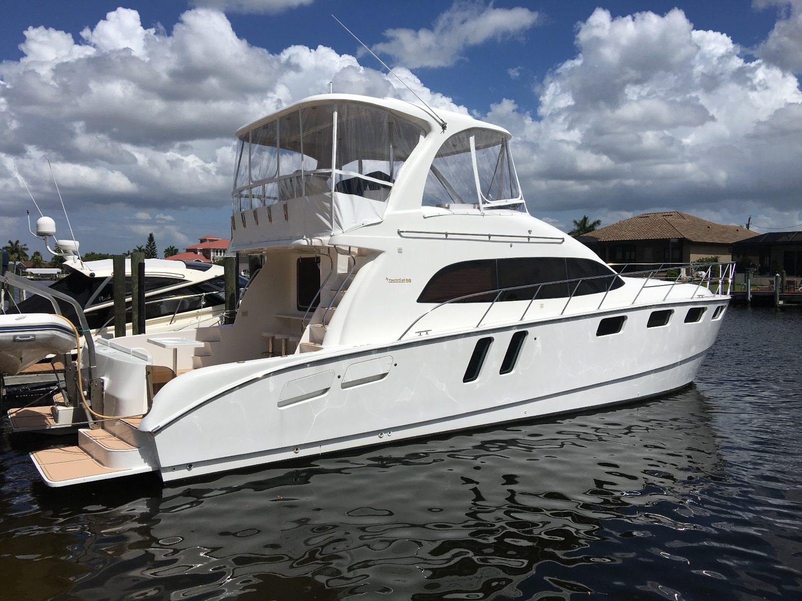 RARE 55 Ft YACHT CAT 2011 3 Stateroom 4 Heads 17 Beam HUGE Salon JOYSTICK