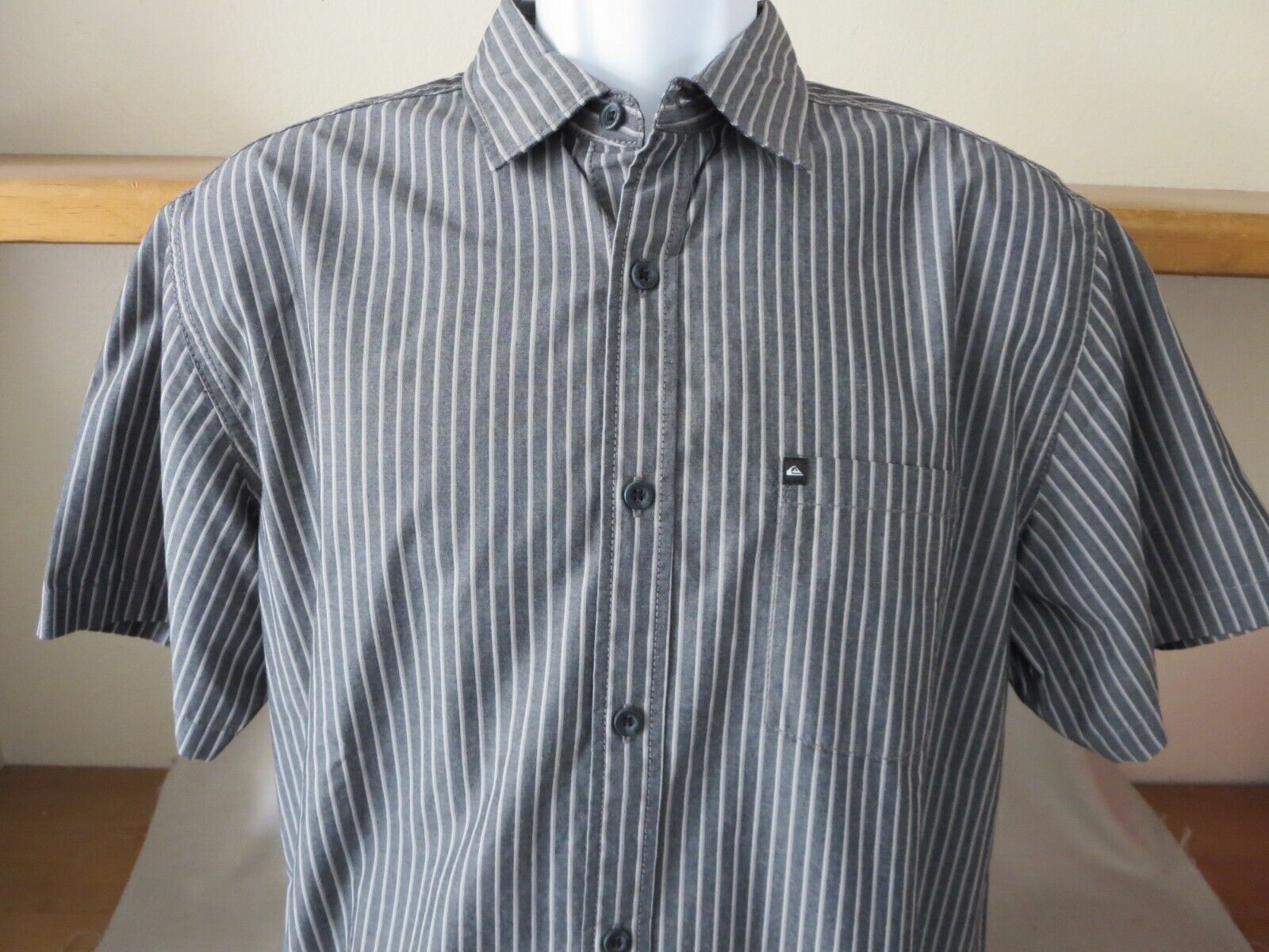 New Quicksilver Men's Shirt Black Color Striped Beach Summer Fishing Size Medium
