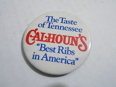 VINTAGE PROMO PINBACK BUTTON #113-100 - CALHOUNS - BEST RIBS IN