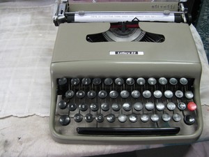 OLIVETTI LETTERA 22 PRIMA SERIE CON LOGO CROMATO ANNO 1950