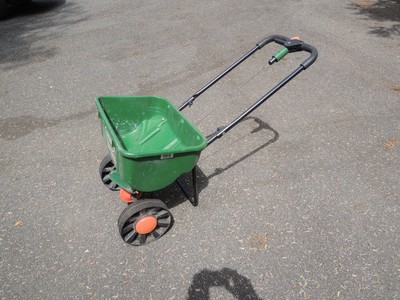 Scotts Speedy Green 3000 Broadcast Spreader