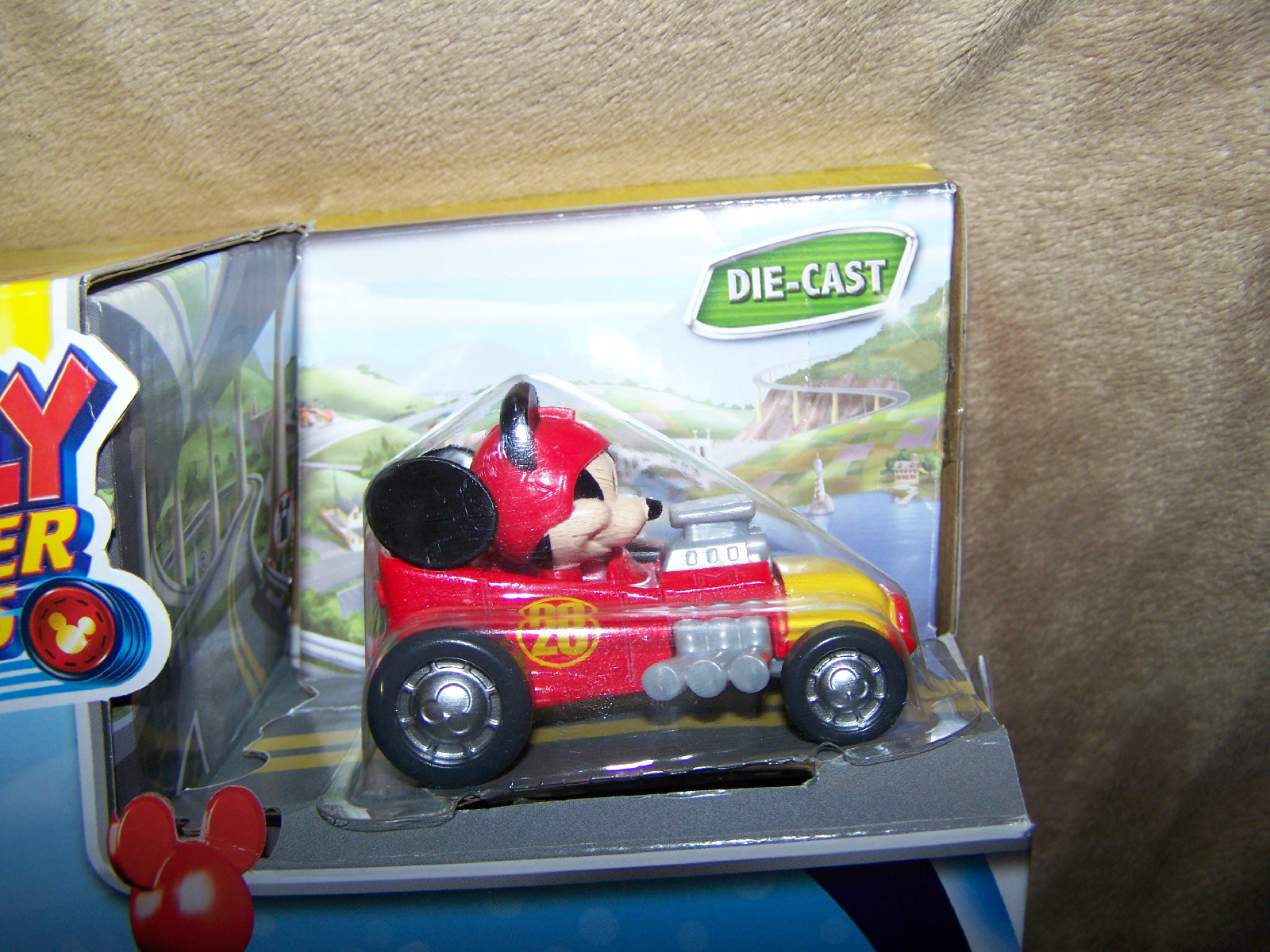 *Disney  Junior MICKEY AND THE ROADSTER RACERS SPEED N' SPILL RACEWAY