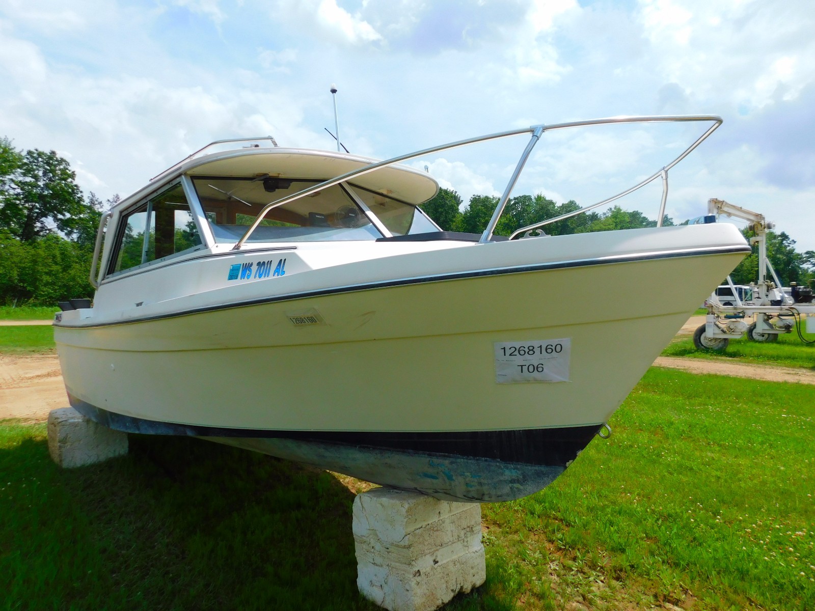 20' Bayliner Explorer Volvo In/Outboard NO TRAILER T1268160
