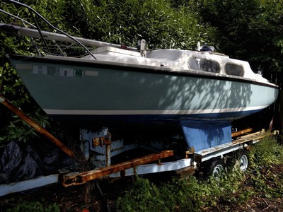20 ft Vivacity Twin Keel Sailboat with trailer