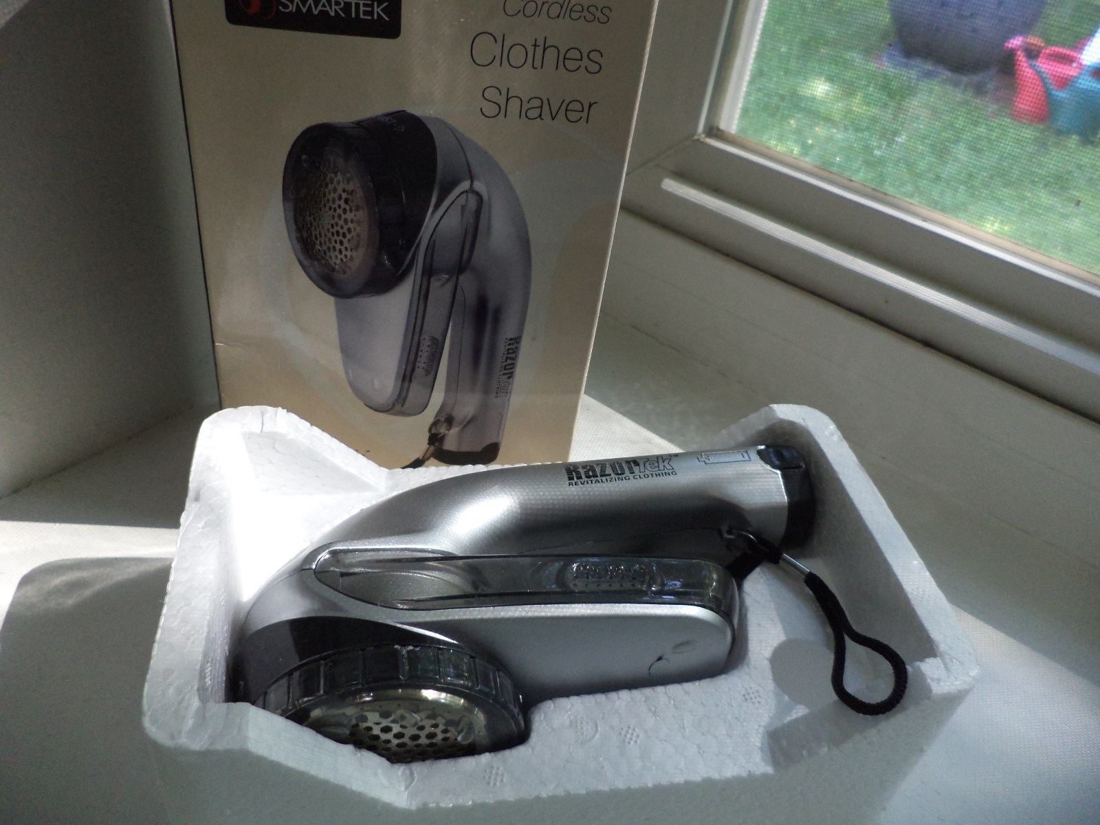 UPC 892013000104 product image for Smartek Razor Tek Cordless Clothes Shaver | upcitemdb.com