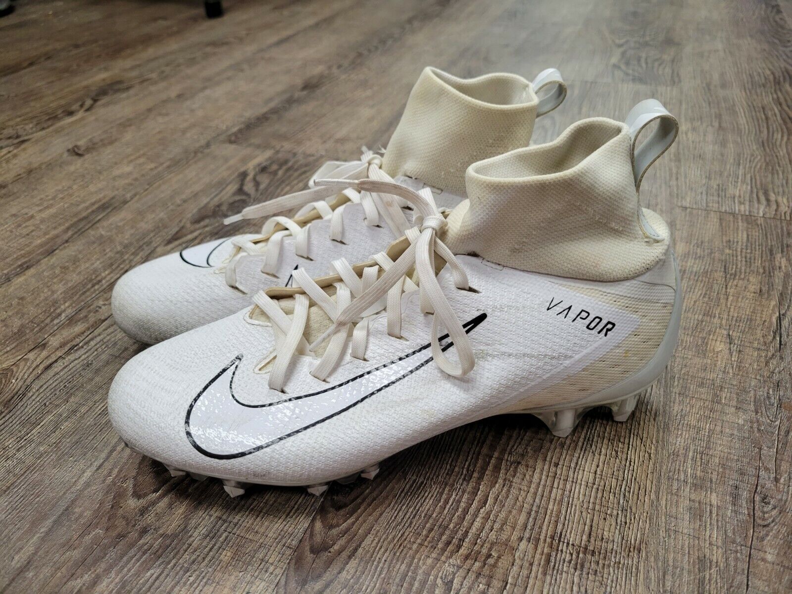Nike Vapor Untouchable Pro 3 White Football Cleats 917165-120 Size 9.5
