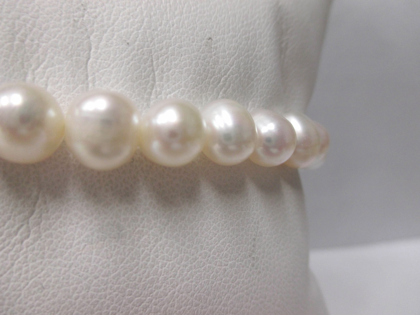 ONE Freshwater Pearl Bracelet with a Silver Plated Clasp 7.5 Inches